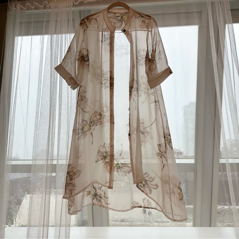 Sheer, white and floral, airy, long lined blouse/jacket/coverup. Size S/M